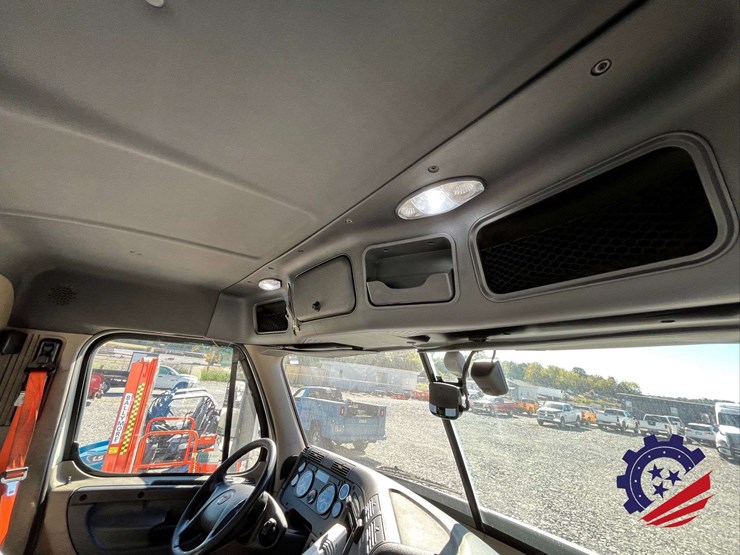 2017-freightliner-cascadia-t/a-truck-tractor-image-84