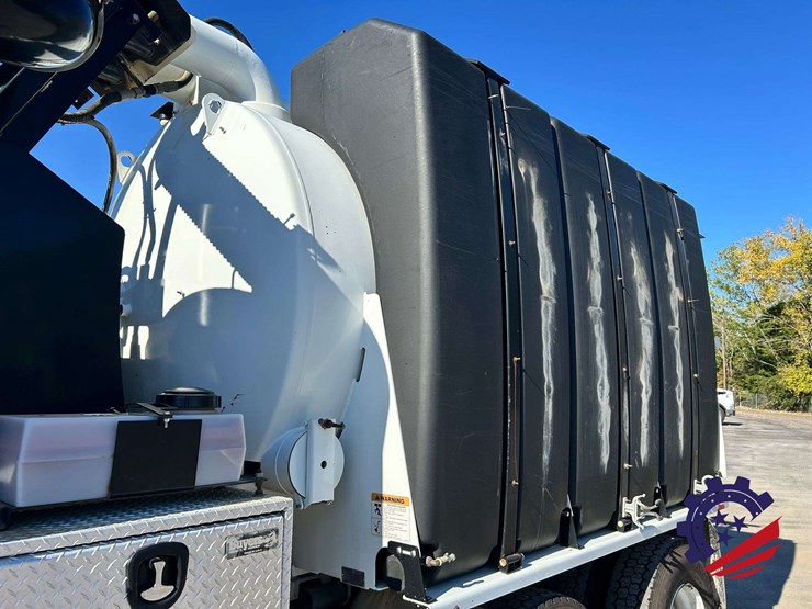 2019-freightliner-114sd-image-81