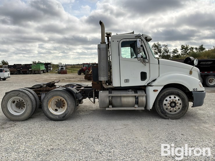 2005-freightliner-columbia-120-image-4