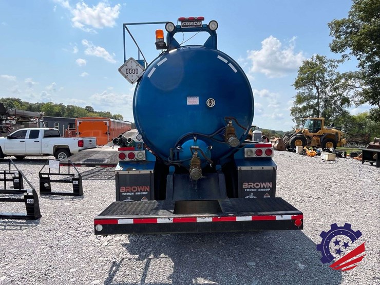 2011-international-paystar-tri-axle-hydrovac-truck-image-34
