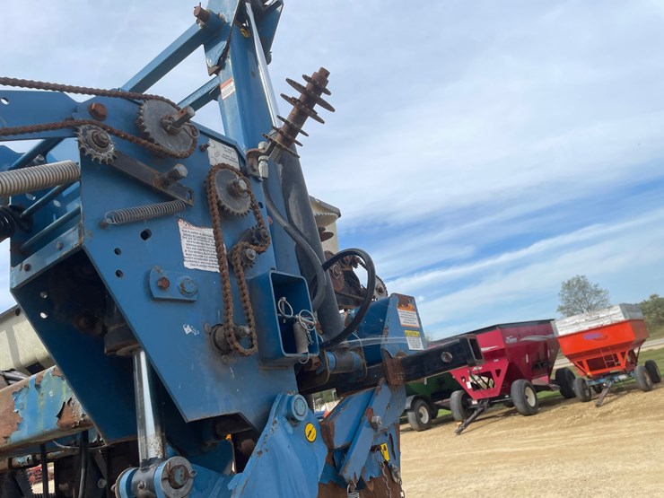 #1275-•-kinze-12'-corn-planter-image-12