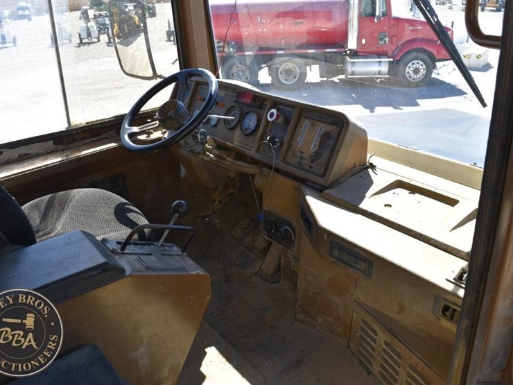 1994-caterpillar-d300d-image-42