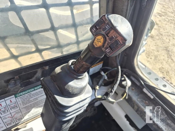 2010-bobcat-s205-image-18