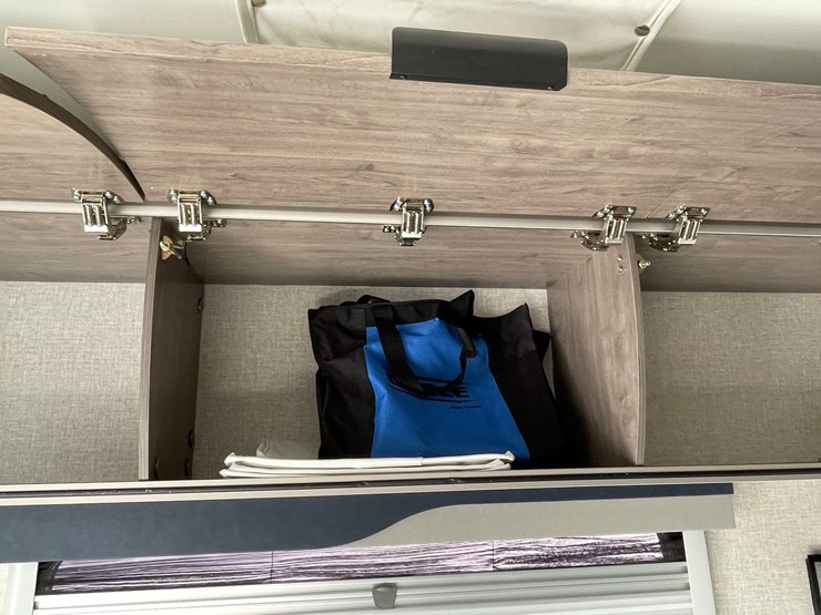 #2824-•-2022-lance-travel-trailer,-(has-new-mexico-title)-image-21
