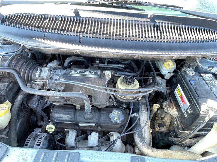 2005-chrysler-town-&-country-image-71