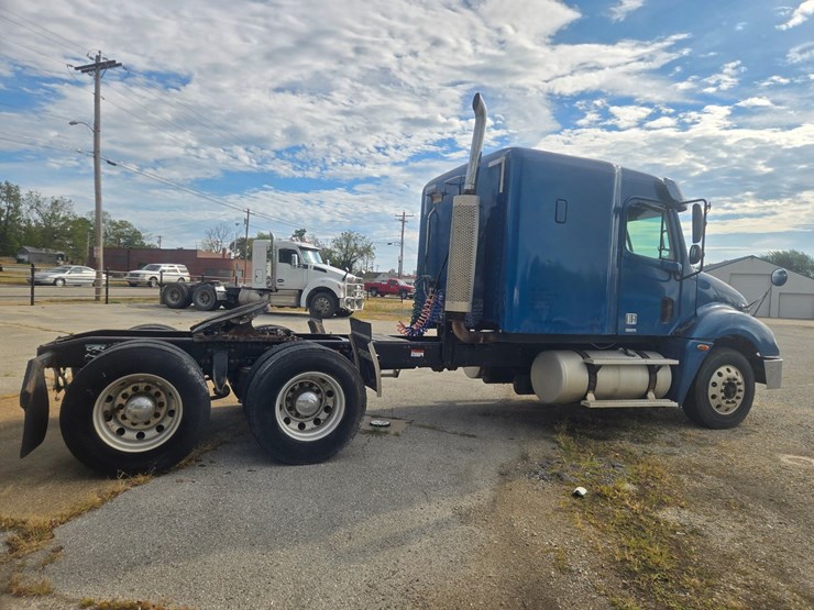 2006-freightliner-columbia-120-image-15
