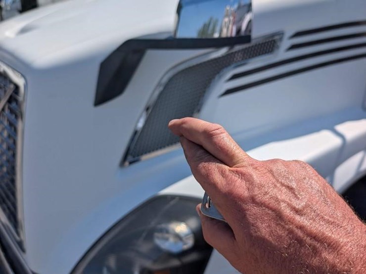 2018-volvo-10-image-30