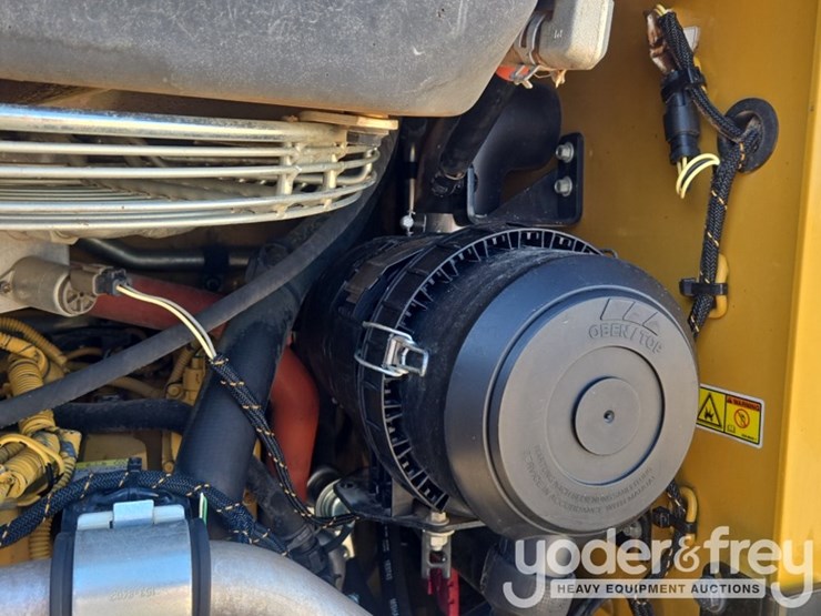 2018-caterpillar-226d-image-39