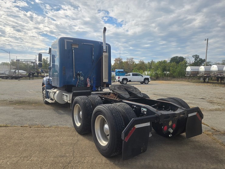 2006-freightliner-columbia-120-image-10