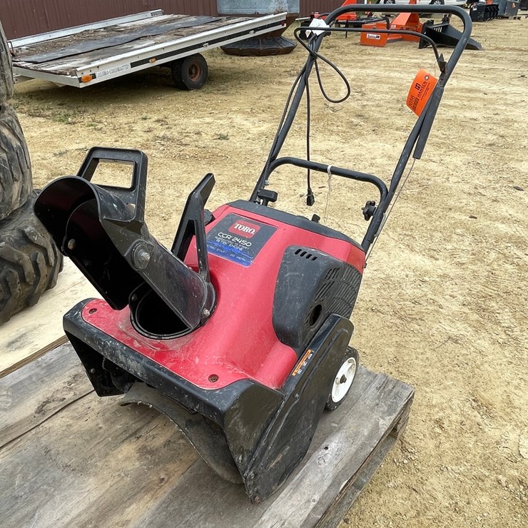 #3056 • Toro 20" Snowblower