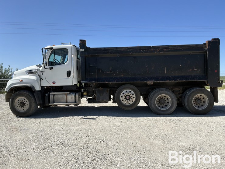 2015-freightliner-114sd-image-8