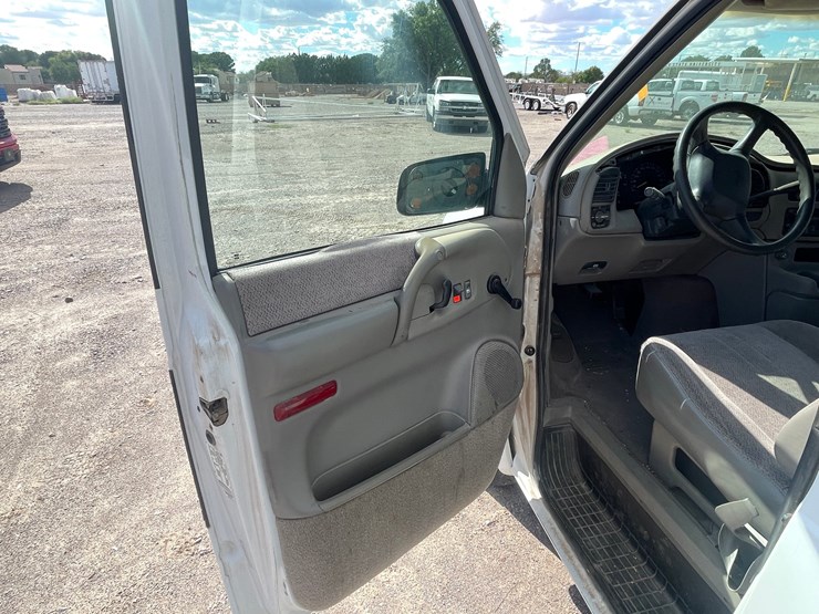 1999-chevrolet-astro-image-19