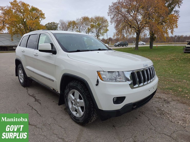 2011-jeep-grand-cherokee-image-2