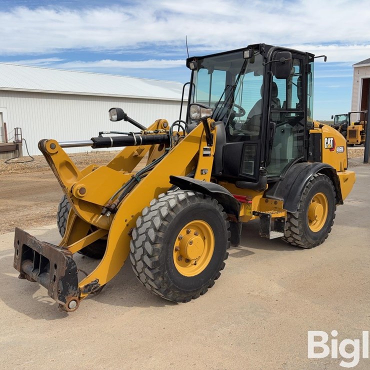 2017 CATERPILLAR 906M