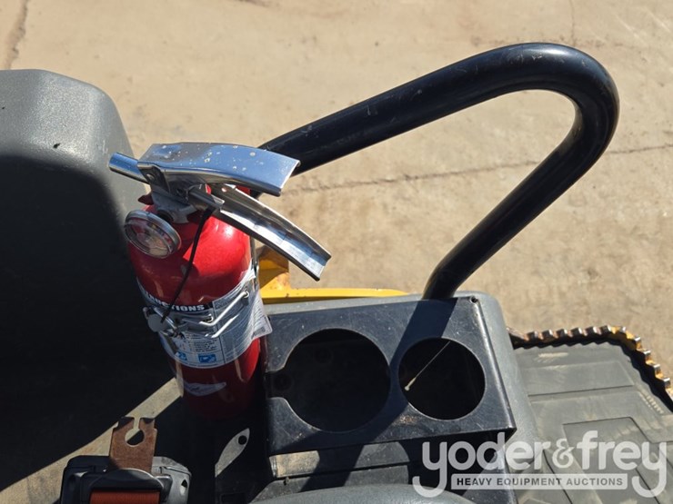 2018-caterpillar-cb34b-image-45