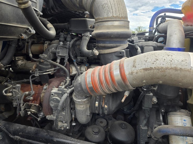 2020-peterbilt-579-image-34