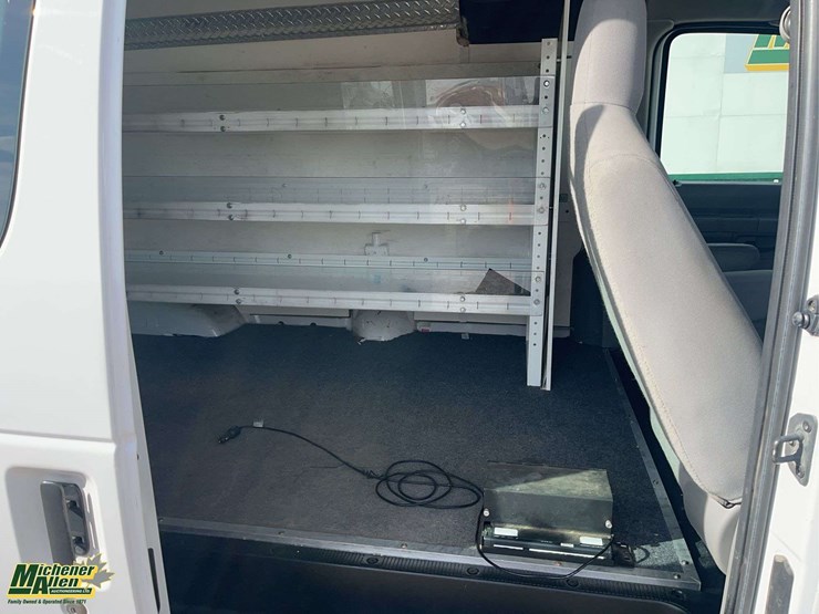 2013-ford-cargo-image-21