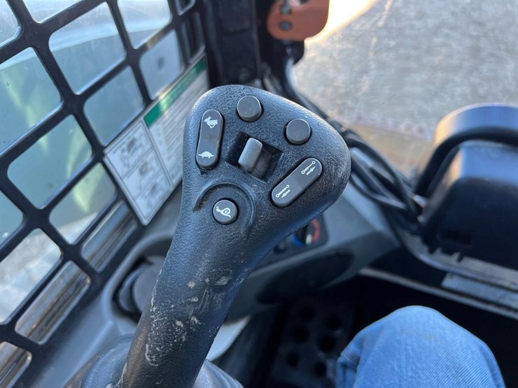 2020-bobcat-t770-image-21