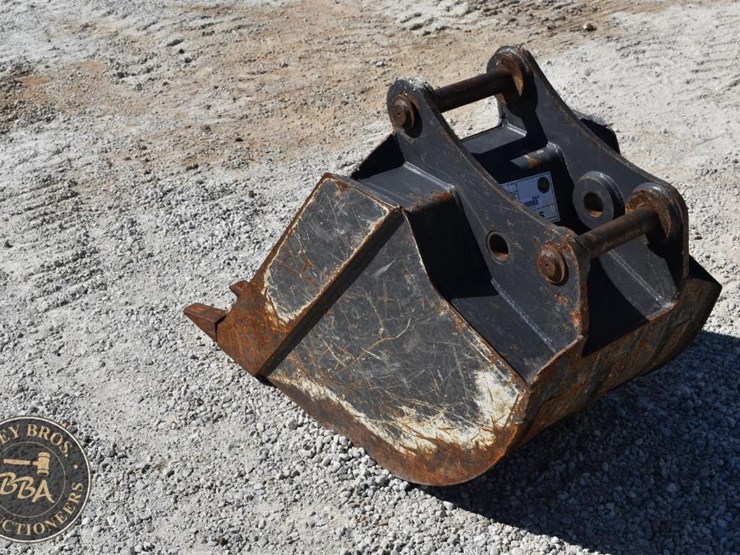 new-holland-b110c-image-3