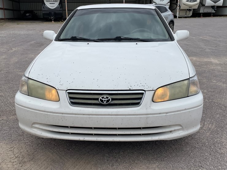 #2768-•-2001-toyota-camry-(title-in-delay)-image-2