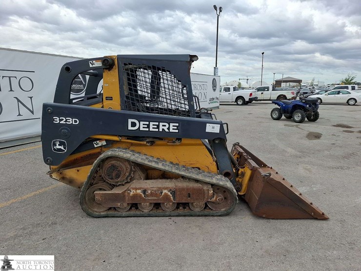 2012-deere-323d-image-4