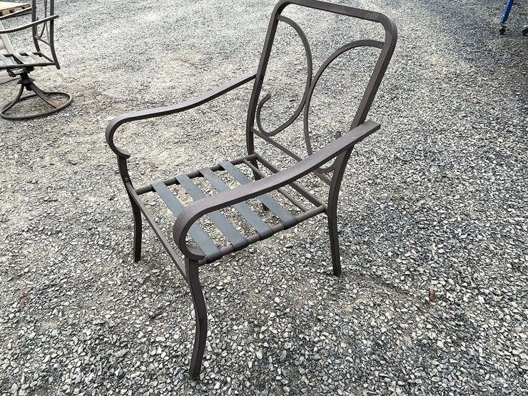 #3055-•-patio-table-and-chairs-image-27
