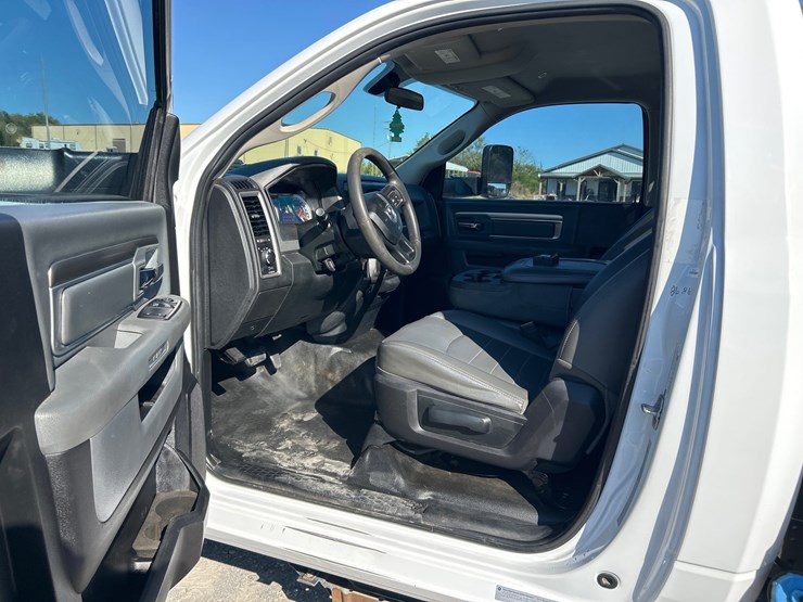 2018-dodge-3500-image-7