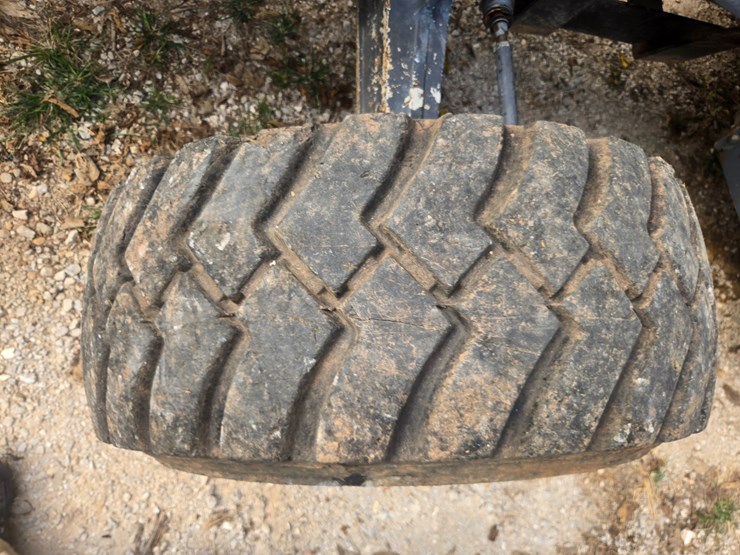 terex-tlb840r-image-100
