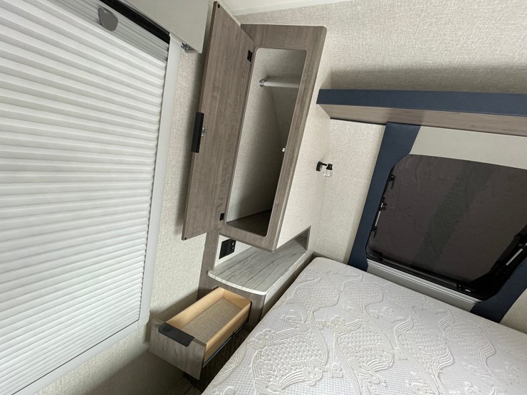 #2824-•-2022-lance-travel-trailer,-(has-new-mexico-title)-image-78