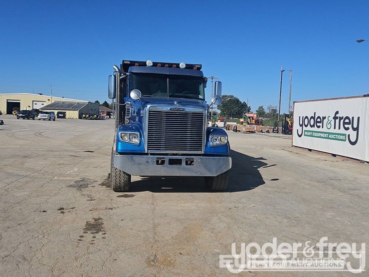 2019-freightliner-122sd-image-4