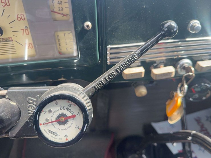 exceptional-international-kb-7-truck-with-fifth-wheel-hitch-image-95