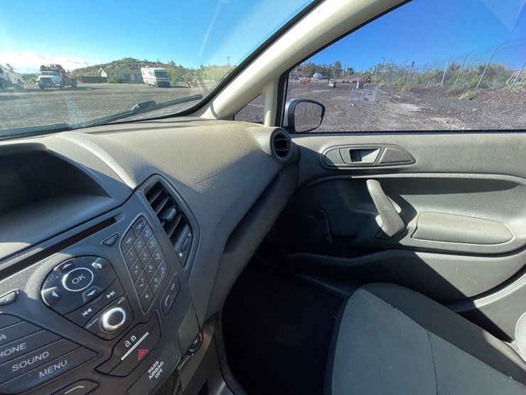 #2761-•-2016-ford-fiesta-passenger-car-(title-in-delay)-image-34