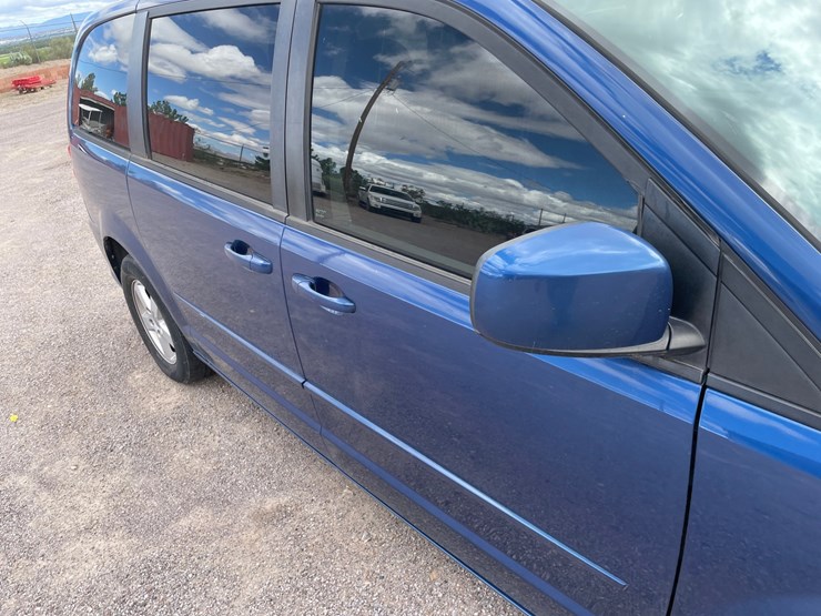 2011-dodge-grand-caravan-image-15