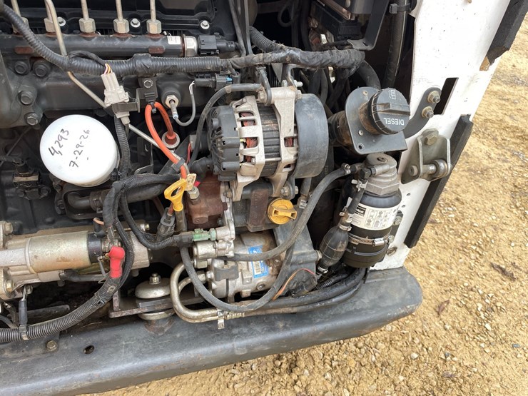 2015-bobcat-t550-image-32