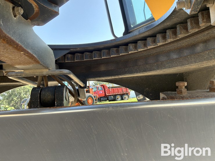 2013-deere-670g-image-12