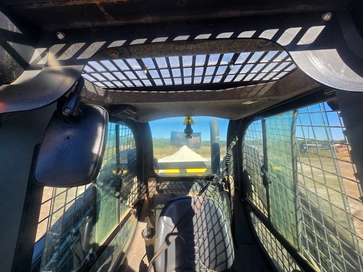 new-holland-l228-image-26