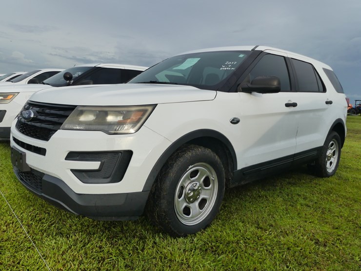 2017-ford-explorer-image-1