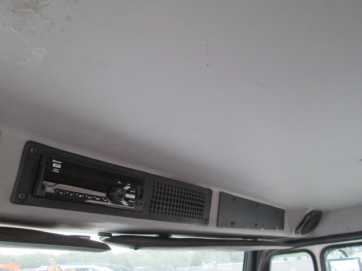 1998-freightliner-fl80-image-34