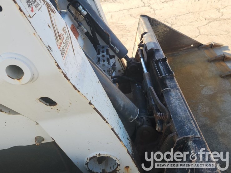 2021-bobcat-t870-image-22