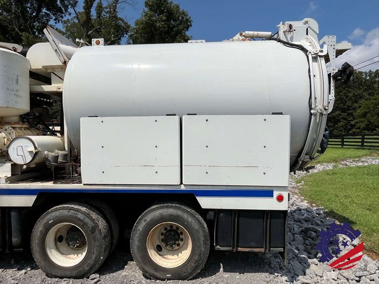 2009-international-sf637-t/a-hydrovac-truck-image-32