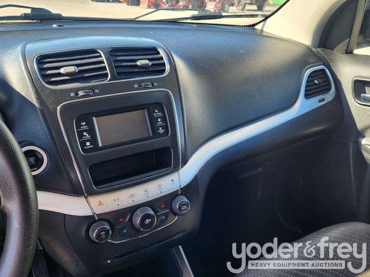 2012-dodge-journey-image-25