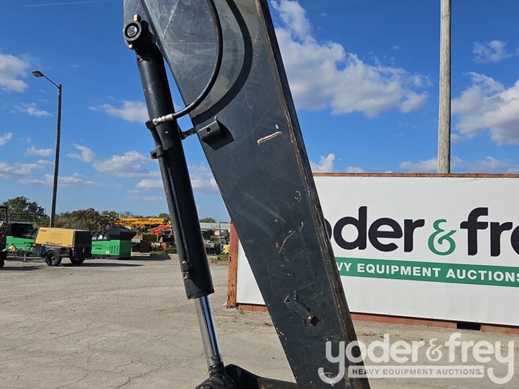 2017-deere-75g-image-12