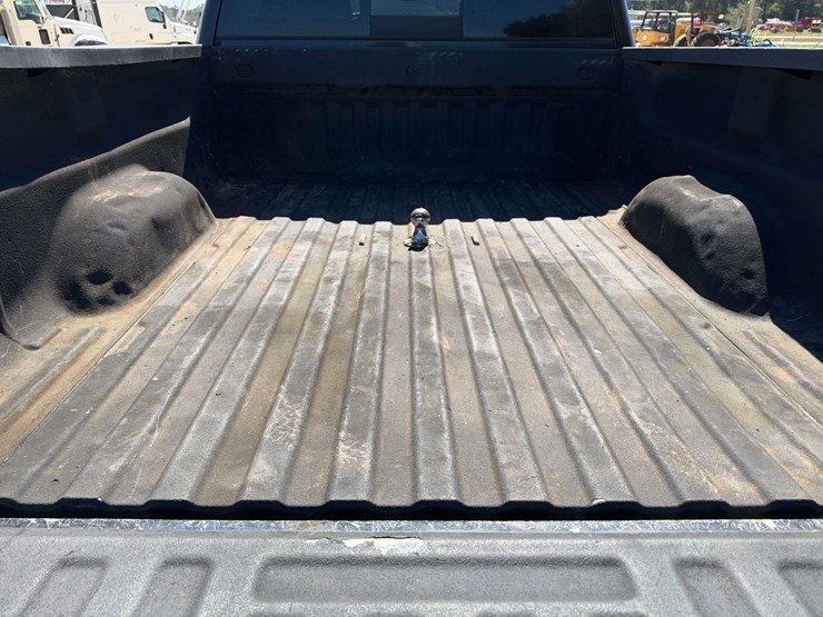 2015-chevrolet-silverado-2500-image-15