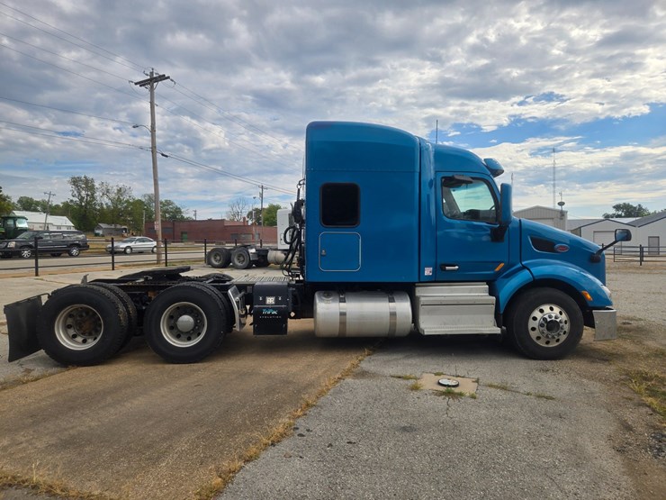 2020-peterbilt-579-image-16