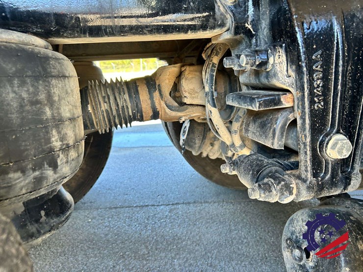 2020-peterbilt-567-image-94