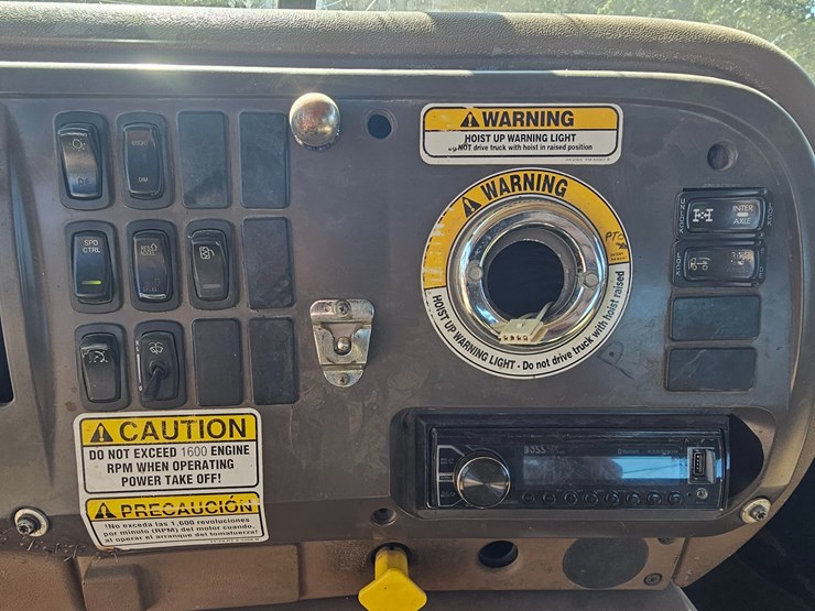 2007-mack-cl713-image-58
