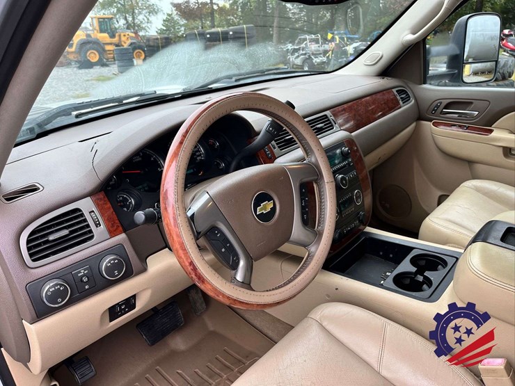 2013-chevrolet-silverado-z71-/-4x4-/-3500hd-pickup-image-55