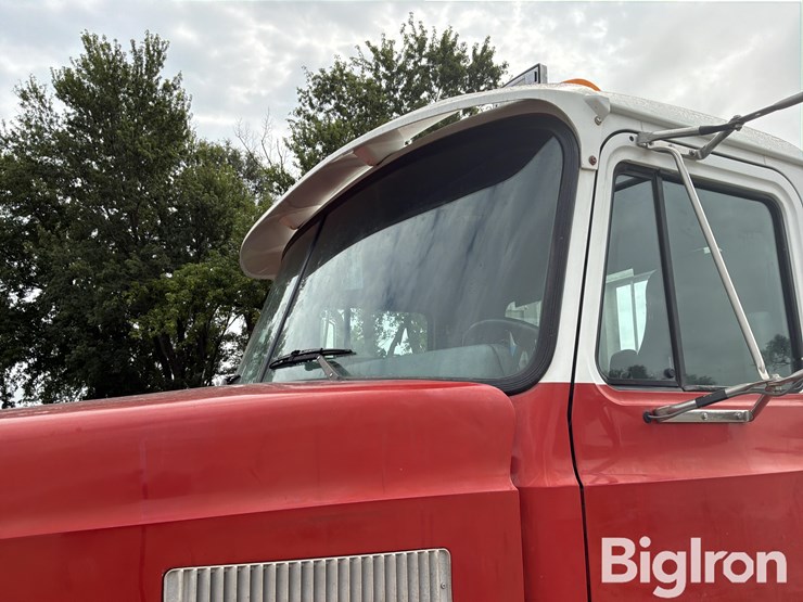 1998-mack-ch613-image-16