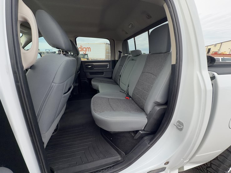 2014-dodge-1500-image-34