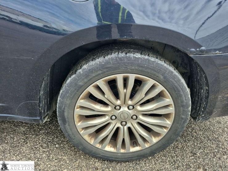 2012-chrysler-200-image-24